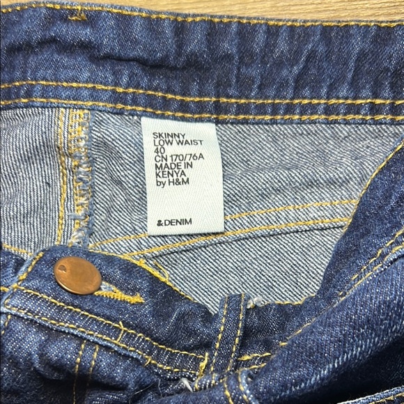 H&M Skinny Low Waist Blue Denim Shorts with Cuffed Hem Size 40 - EUC - Picture 5 of 6